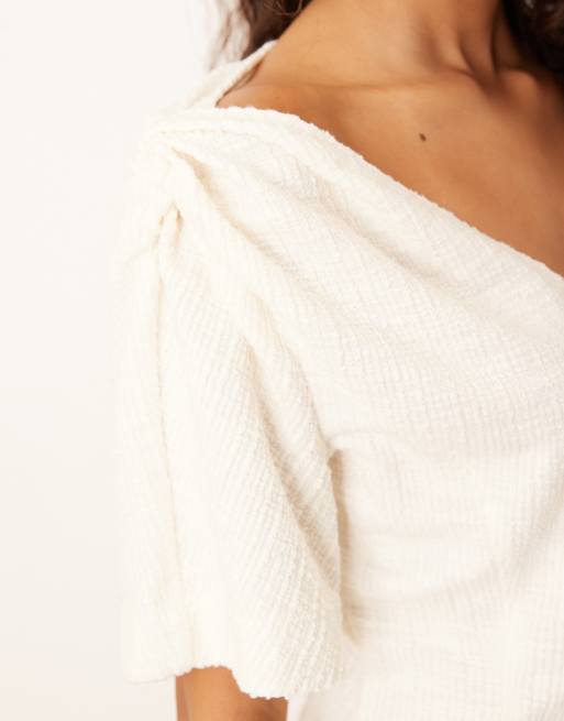 ASOS DESIGN v neck boucle twist shoulder detail tee in cream, 3 of 4