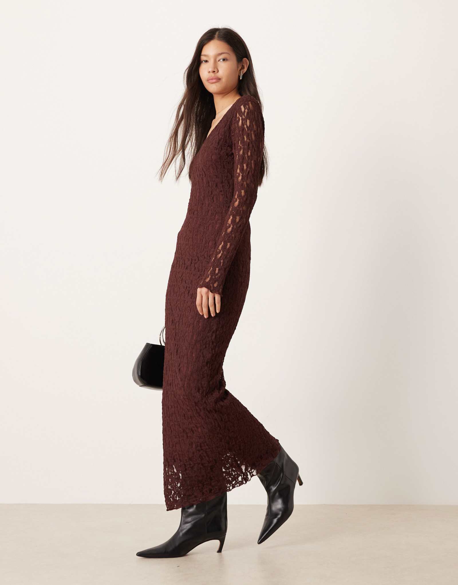  Платье макси ASOS DESIGN с V-образным вырезом и длинными рукавами шоколадного цвета