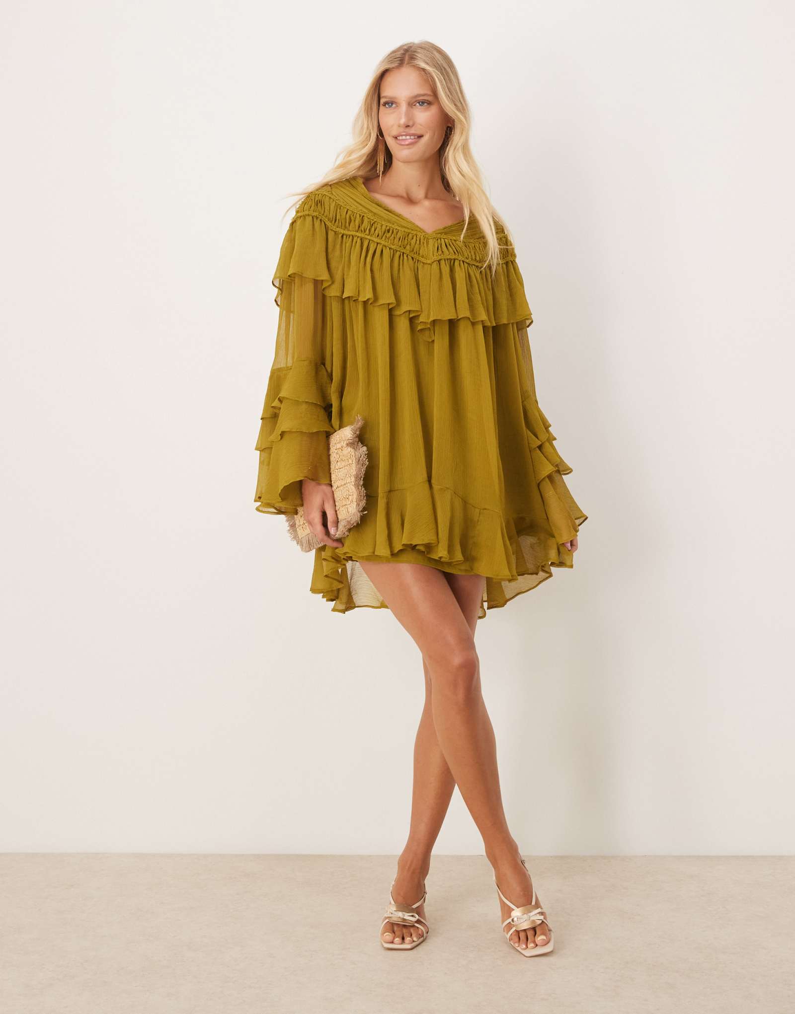 Мини-платье ASOS DESIGN с V-образным вырезом и рюшами на рукавах в стиле макраме оливкового цвета
