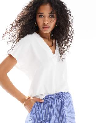 V neck short sleeve top in ivory-White