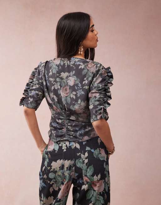 ASOS DESIGN v neck tea blouse in in floral print, 2 of 4