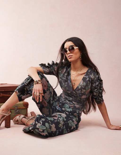 ASOS DESIGN v neck tea blouse in in floral print, 3 of 4
