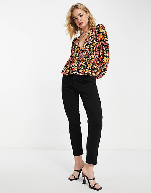 Women Shirts & Blouses/v neck volume sleeve top with peplum hem in black floral print 