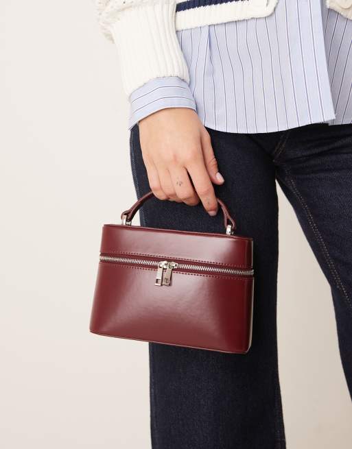 ASOS DESIGN – Vanity – Bordowa torebka crossbody o pudełkowym kształcie kuferka z odpinanym paskiem