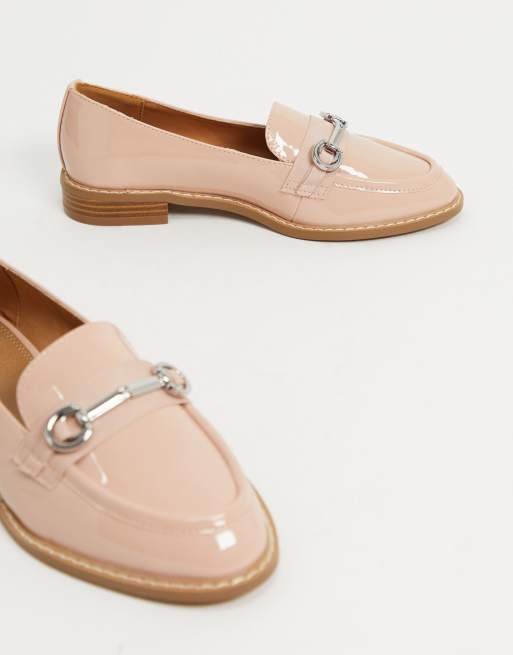ASOS DESIGN – Vapor – Beige lackade loafers med tränsbettsdetalj och bred passform, 2 av 4