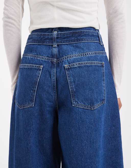 ASOS DESIGN vaquero de pernera ancha con cinturón en azul medio, 5 de 5