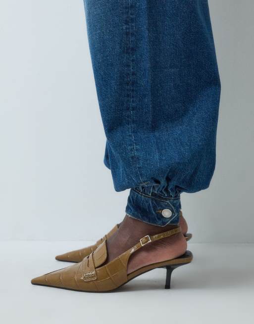 ASOS DESIGN - Vaqueros balloon con detalle en los puños en azul lavado medio, conjunto, 3 de 9