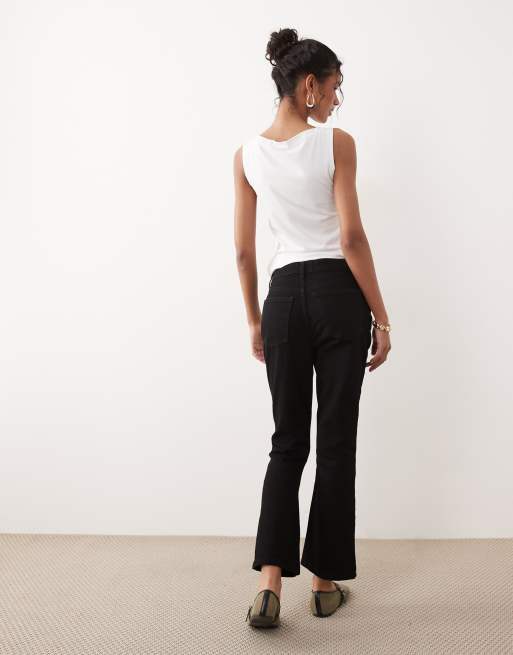 ASOS DESIGN - Vaqueros capri negros de corte acampanado, 2 de 5