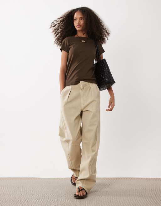 ASOS DESIGN - Vaqueros color piedra lavado de corte barrel con detalle de costuras, 1 de 5