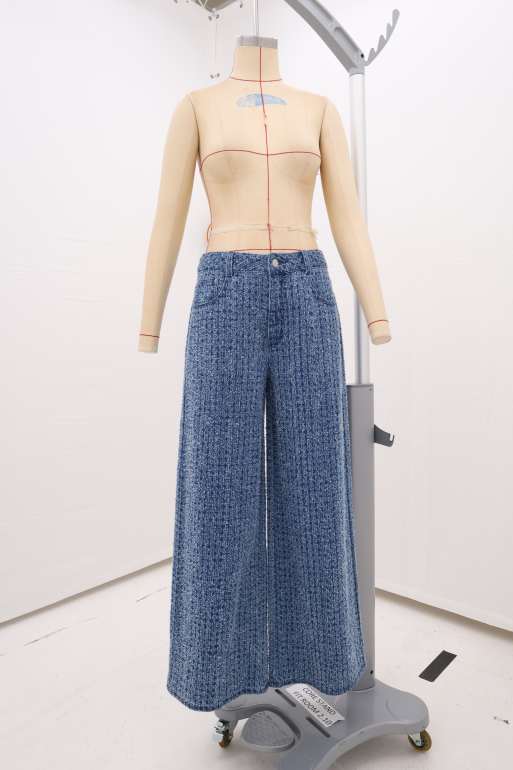 ASOS DESIGN - vaqueros de pernera ancha con textura bouclé en azul medio, 6 de 7
