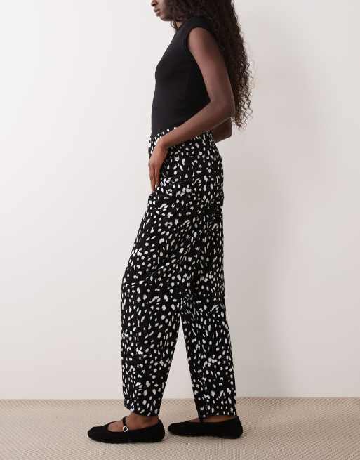 ASOS DESIGN - vaqueros slim leg barrel con estampado de ciervo, 2 de 5
