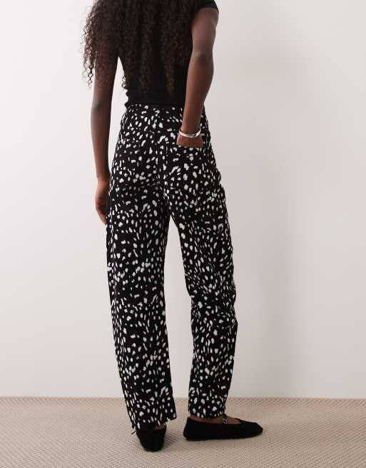 ASOS DESIGN - vaqueros slim leg barrel con estampado de ciervo, 3 de 5