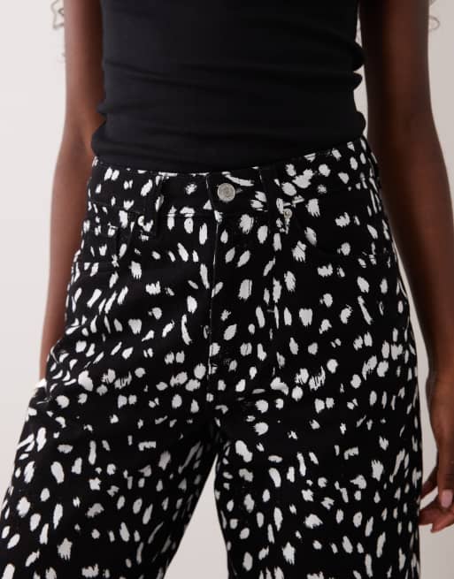 ASOS DESIGN - vaqueros slim leg barrel con estampado de ciervo, 4 de 5