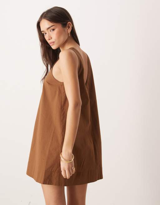 ASOS DESIGN - Varm chokoladebrun smock-midikjole med V-hals i bomulds- og hørblanding, 3 af 4