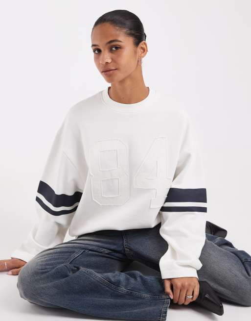 ASOS DESIGN varsity sweatshirt met applicatie in crème, 3 van 4
