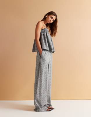 ASOS DESIGN - Vasket grå bukser med vide ben, rynker og broderier - Del af sæt - view 1
