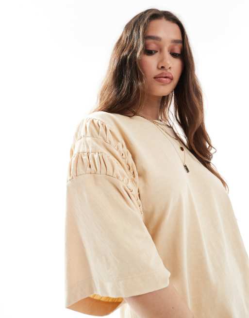 ASOS DESIGN - Vasket lysegul oversized T-shirt med rynkedetaljer på ærmerne, 4 af 4