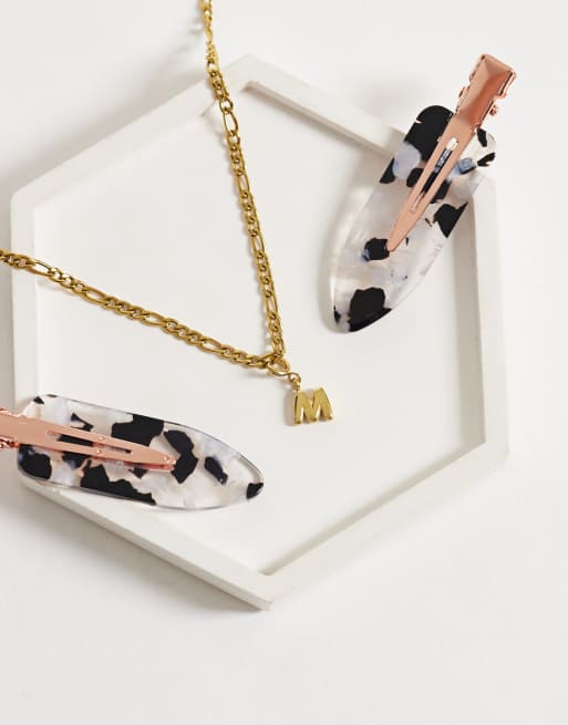 ASOS DESIGN vattentät utbytbar M-charm i rostfritt stål i guld, 2 av 4