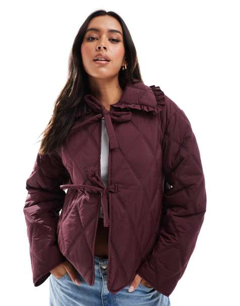 ASOS DESIGN - Vatteret jakke med flæsekrave og bindebånd fortil i bordeauxrød - view 1