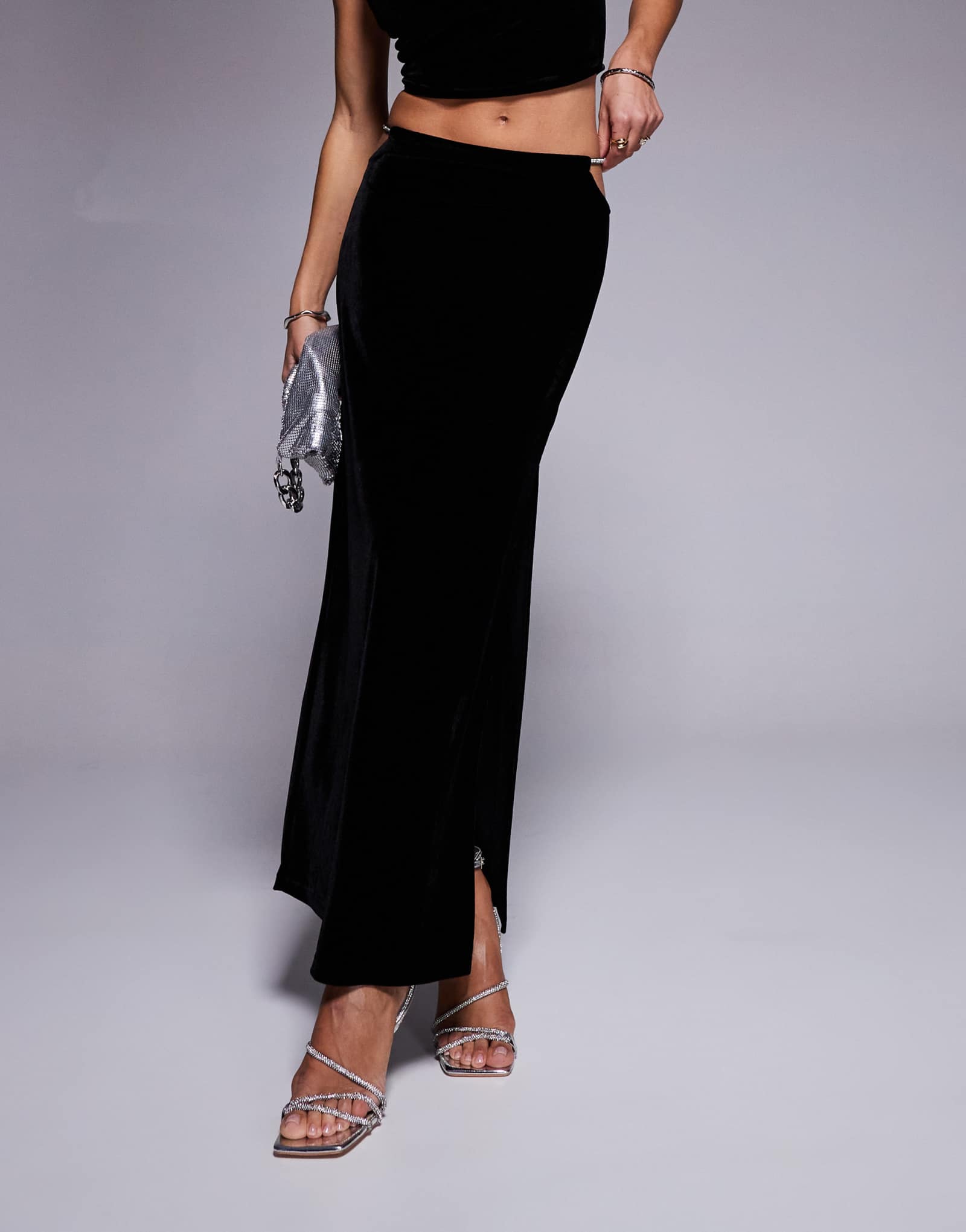 Дизайнерская бархатная юбка миди ASOS с отделкой из бриллиантов черного цвета - часть комплекта