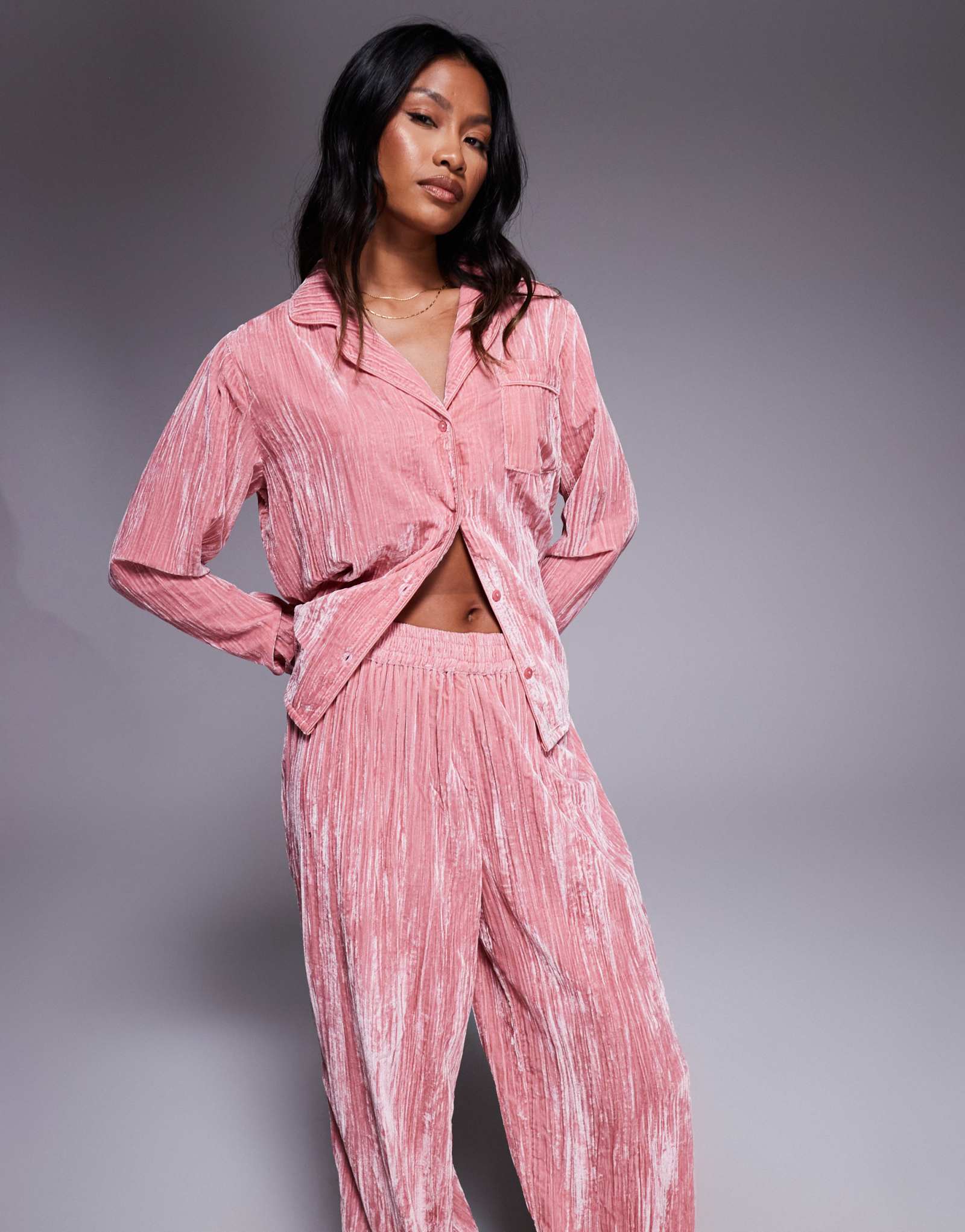 Пижамный комплект ASOS DESIGN с бархатной текстурой розового цвета