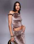 [ASOS DESIGN] ASOS DESIGN velvet twist off shoulder top with trim in mink (part of a set)-Brown L Mink
