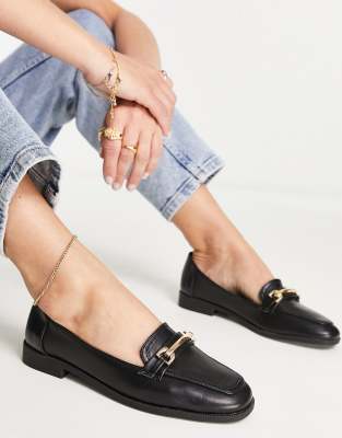 ASOS Design - Verity - Flache Loafer in Schwarz mit Metallverzierung