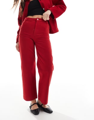 ASOS DESIGN - Verkürzte Jeans in Rot mit weitem Bein