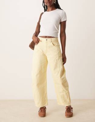 ASOS DESIGN - Verkürzte Oversize-Jeans in Buttermilchgelb mit abgerundetem Beinschnitt und Einsätzen-Neutral