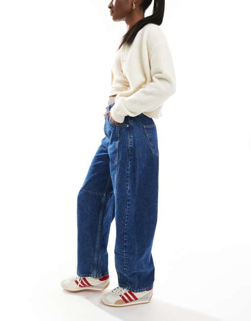 ASOS DESIGN – Verkürzte Oversize-Jeans in Mittelblau mit abgerundetem Beinschnitt und Einsätzen, 2 von 5