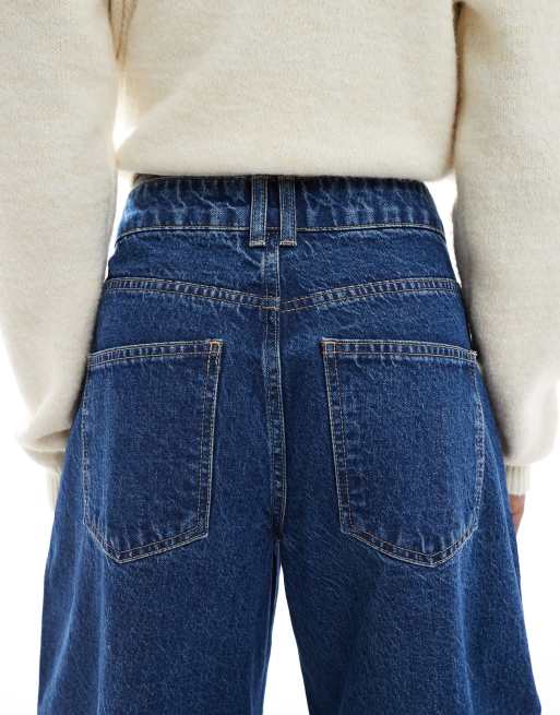 ASOS DESIGN – Verkürzte Oversize-Jeans in Mittelblau mit abgerundetem Beinschnitt und Einsätzen, 4 von 5