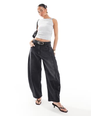 ASOS DESIGN - Verkürzte Oversize-Jeans in verwaschenem Schwarz mit abgerundetem, weitem Beinschnitt und Einsätzen