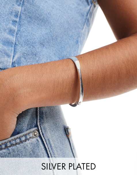 ASOS DESIGN – Versilberter Armreif mit minimalistischem Drehdesign - view 1