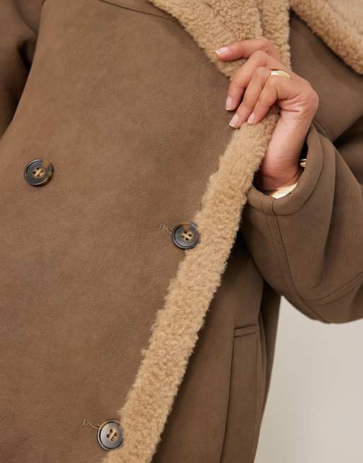 ASOS DESIGN – Verstärkter Longline-Trenchcoat in Vintage-Braun mit Teddyfell, 3 von 4