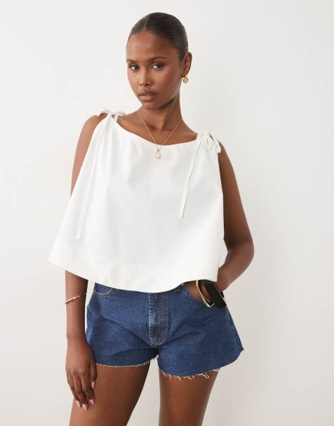 ASOS DESIGN – Verstärktes, trapezförmiges Neckholder-Oberteil in Wolkenweiß, Kombiteil - view 1