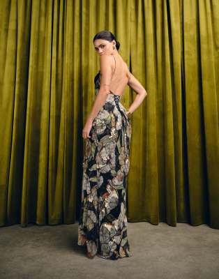 ASOS DESIGN - Verziertes Maxikleid aus Spitze mit Wimpernborte, Schlitz und Blumenmuster auf dunklem Grund-Bunt