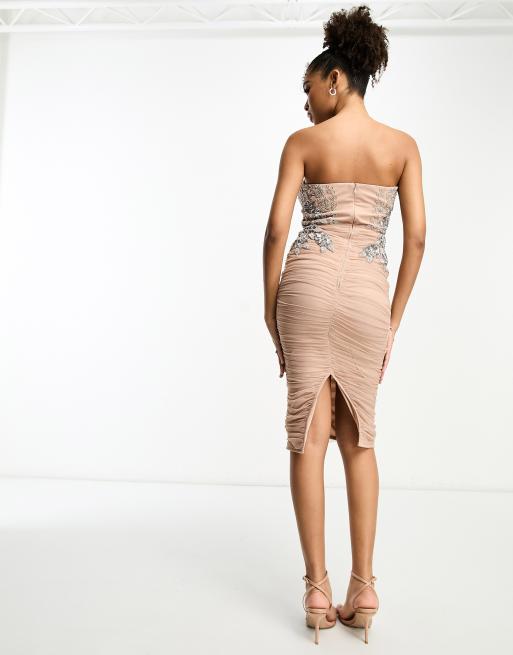 ASOS DESIGN – Verziertes, trägerloses Netzstoff-Midikleid in Rosé mit Paillettenbesatz, 3 von 4
