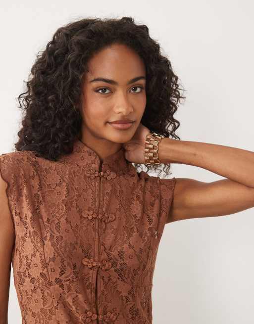 ASOS DESIGN vest med rouleaux-løkke-detalje i brun, 3 af 4
