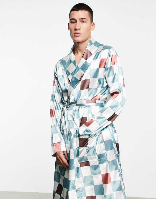 ASOS DESIGN - Coordinato con pantaloncini e vestaglia in raso con stampa a quadri, 2 di 3
