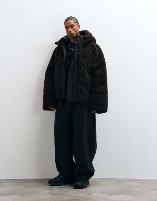 ASOS DESIGN - Veste à capuche oversize en fausse fourrure - Marron, 2 de 5
