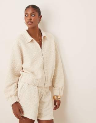 ASOS DESIGN - Veste à fermeture éclair en jacquard fleuri - Crème-Blanc