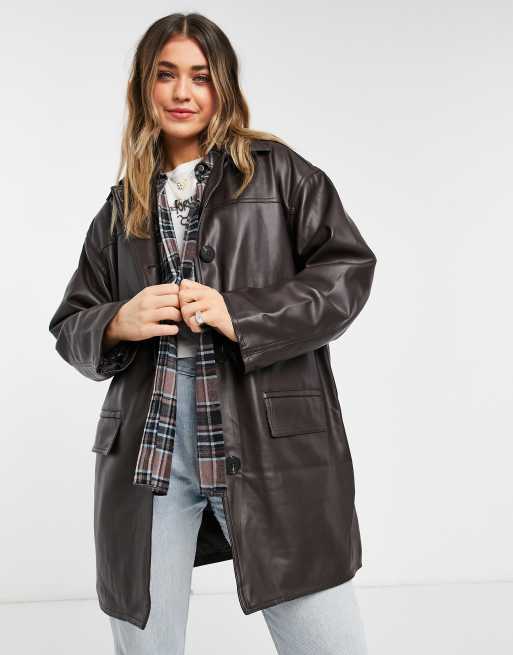 Veste En Cuir Oversize ASOS DESIGN - Veste chemise oversize en imitation cuir à doublure matelassée - Marron foncé | ASOS
