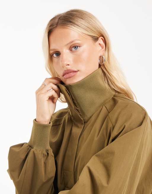 ASOS DESIGN veste de sport technique à col cheminée avec cordon de serrage à l’ourlet en olive, 2 de 4