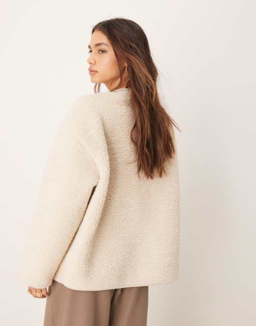 ASOS DESIGN - Veste en imitation peau de mouton à liseré en suédine - Crème, 3 de 4
