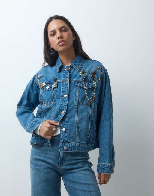 ASOS DESIGN veste en jean avec détail broche en bleu vintage, 1 de 4