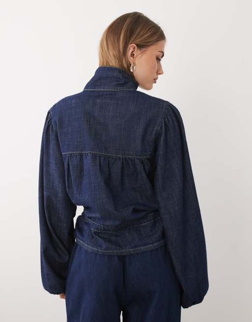 ASOS DESIGN - Veste en jean froncée à col cheminée - Bleu moyen, 4 de 4