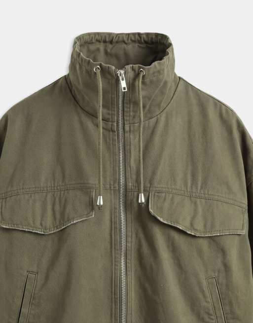 ASOS DESIGN - Veste en jean légère à col cheminée et cordon de serrage - Kaki, 7 de 7