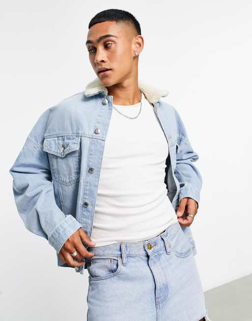 ASOS DESIGN Veste en jean oversize avec col en imitation peau de mouton Bleu clair d lav