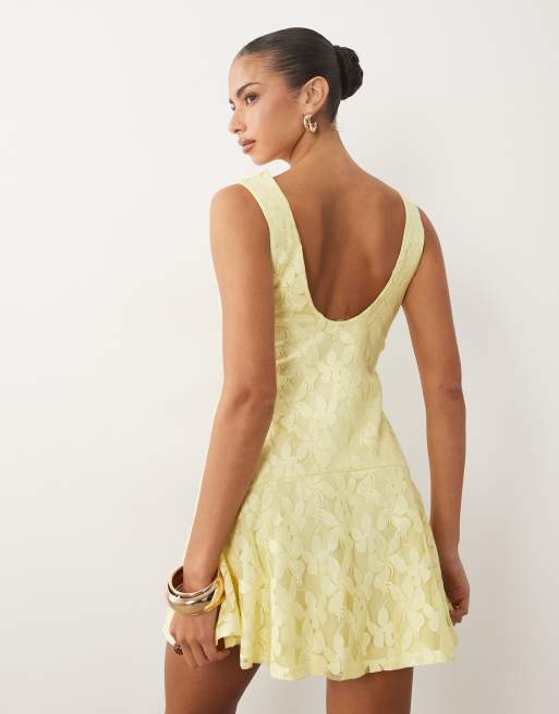 ASOS DESIGN - Vestido corto amarillo limón con bajo con vuelo de encaje, 4 de 4