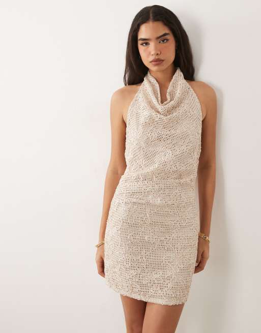 ASOS DESIGN - Vestido corto beis con cuello halter desbocado de croché con lentejuelas, 4 de 4